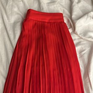 Casual red springtime skirt
